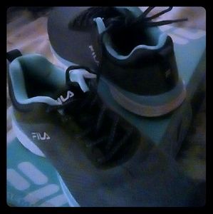 Fila memory foam 7.5 womans sneaks